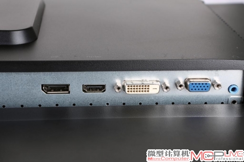 接口上除了搭配常用的DVI、VGA、Displayport接口外还有USB接口。